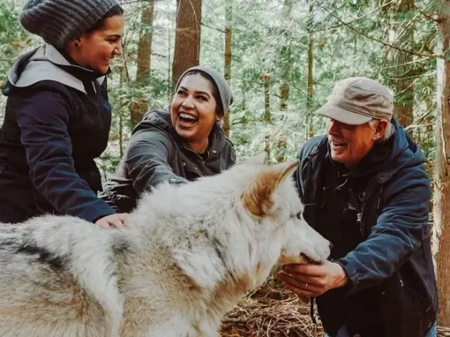 Visitors gathered around a wolf