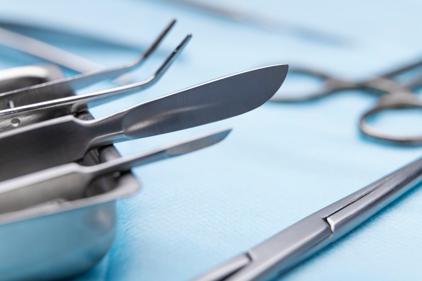 Illustrative photograph of surgical instruments.