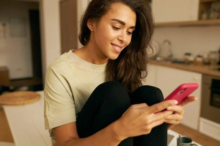 A woman posts a kind comment under a social media post