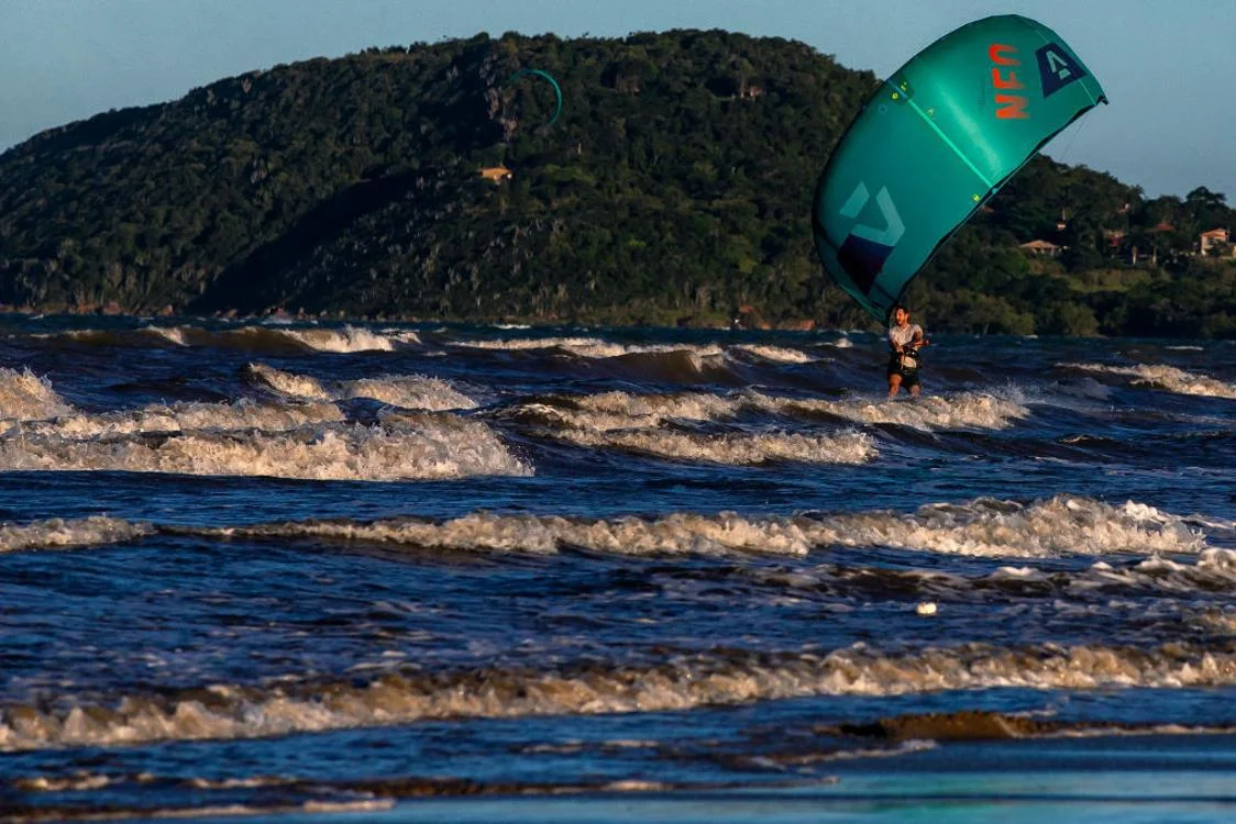 Man participating in watersport just under 200km away from the city of Rio de Janeiro